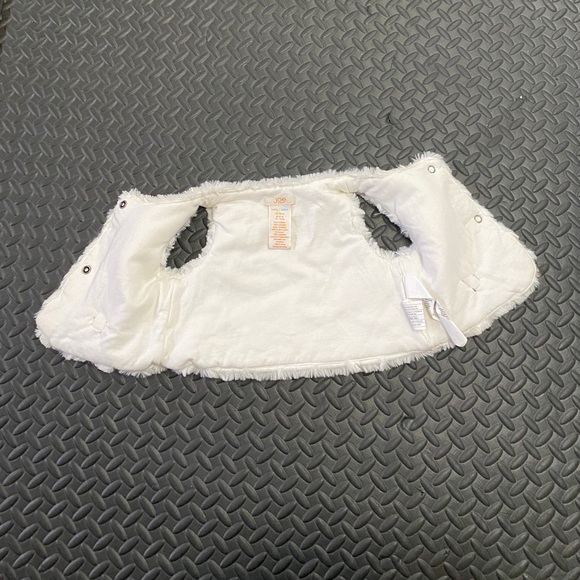 White vest - Picture 3 of 3